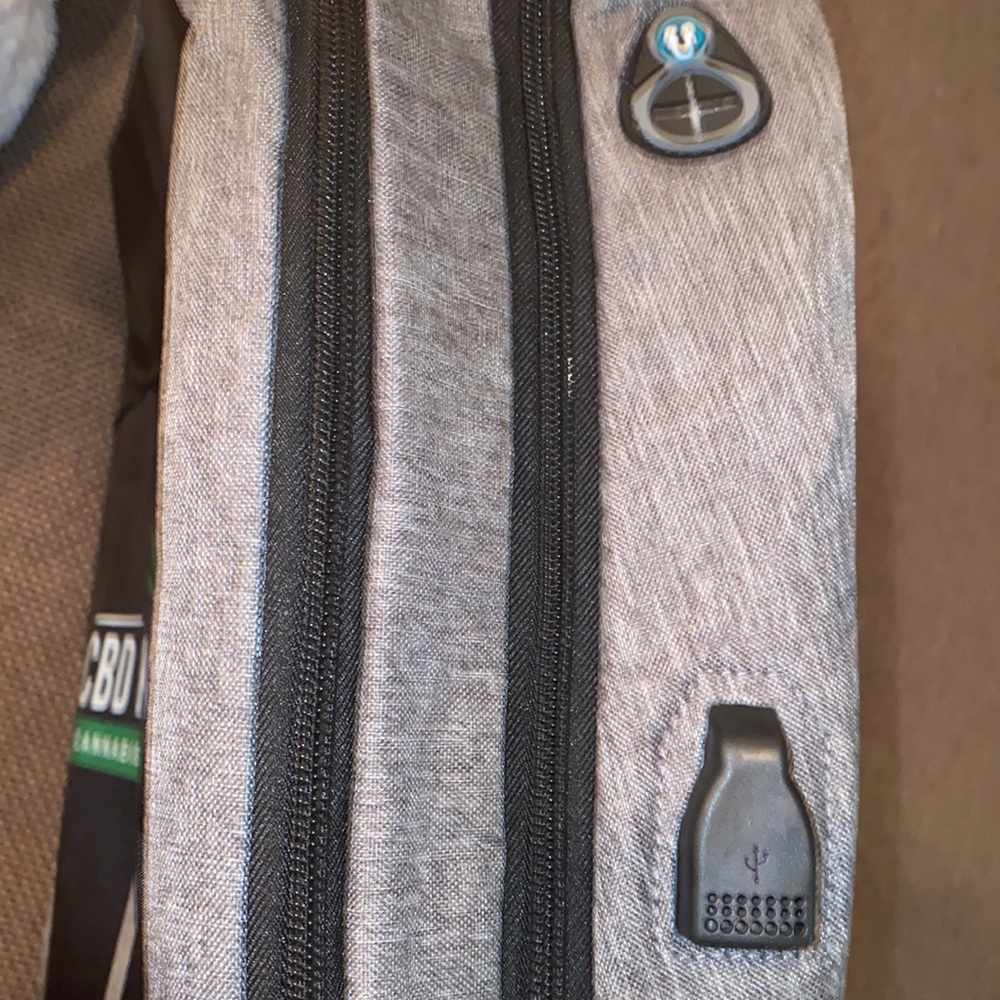 Black & gray backpack with lock usb charger suitcase strap laptop pocket zipper - Picture 9 of 16